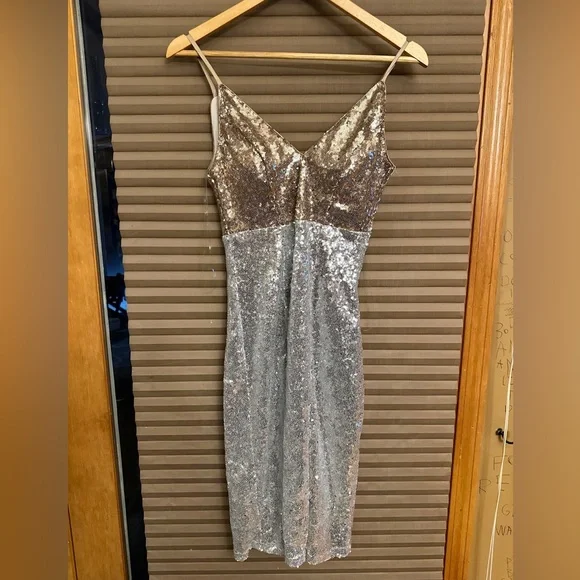 Preowned Speechless Size 3 Sequins Silver And Gold Dress Spaghetti Strap